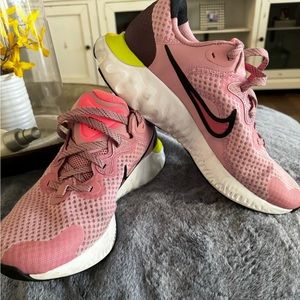 Nike Renew Run 2 Women's Pink Neutral Running Sneaker Shoes size 10. EUC ,no box
